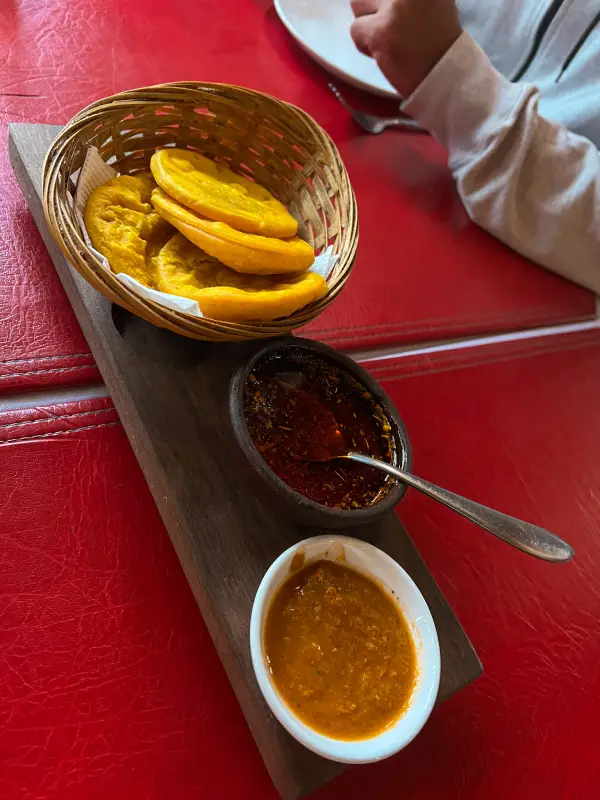 10-comidas-tipicas-de-chile-sopaipillas-pebre
