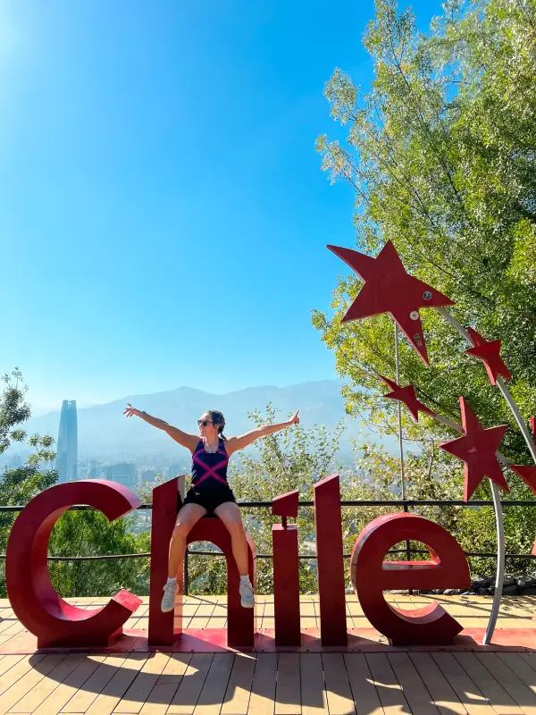 que-ver-y-hacer-en-santiago-de-chile-cerro-san-cristobal-letras-chile
