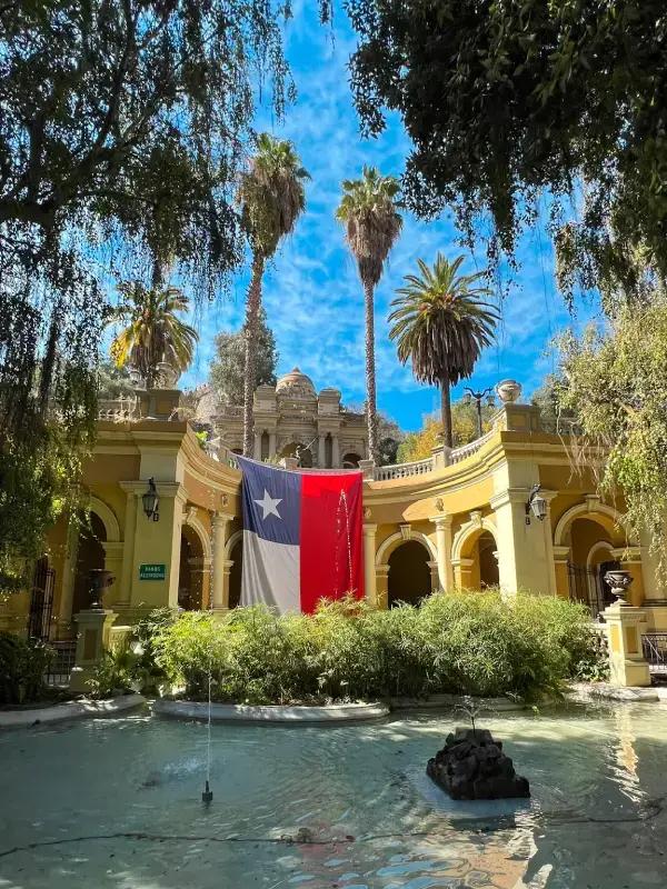 que-ver-y-hacer-en-santiago-de-chile-cerro-santalucia-fuente-neptuno (1)