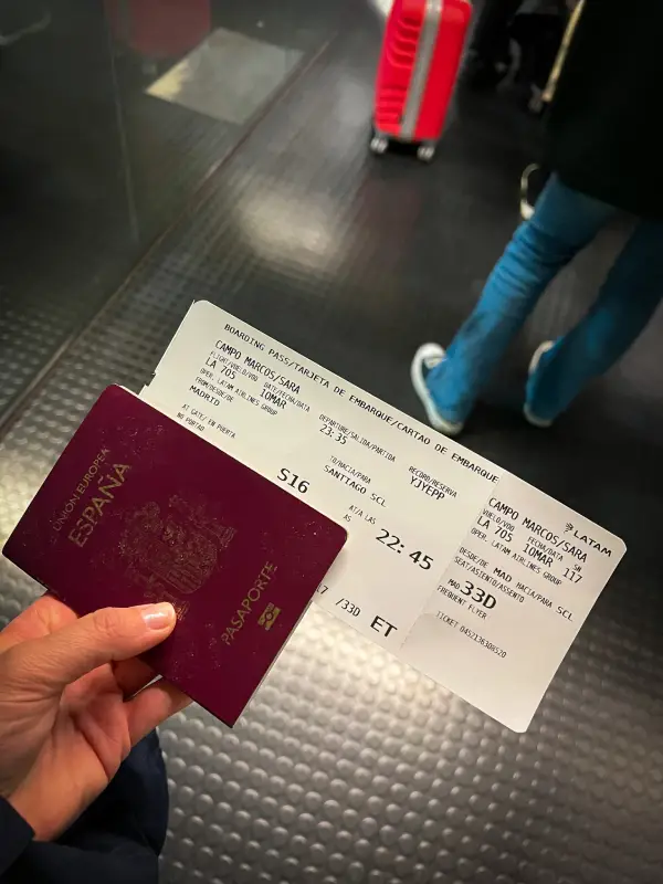 lista-imprescindible-para-viajar-sin-facturar-equipaje-pasaporte-billete-avion