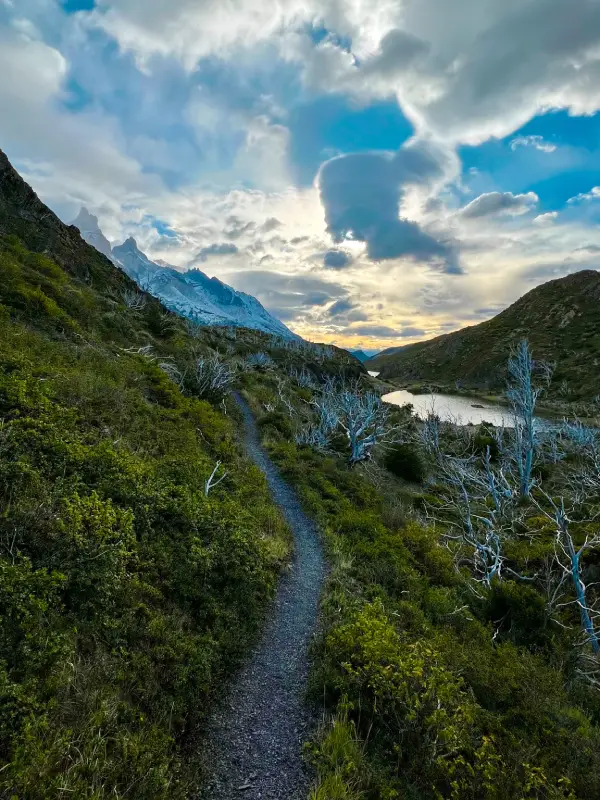 Circuito-W-en-Torres-del-Paine-Patagonia-Chile-paisaje-guarderia-italiano