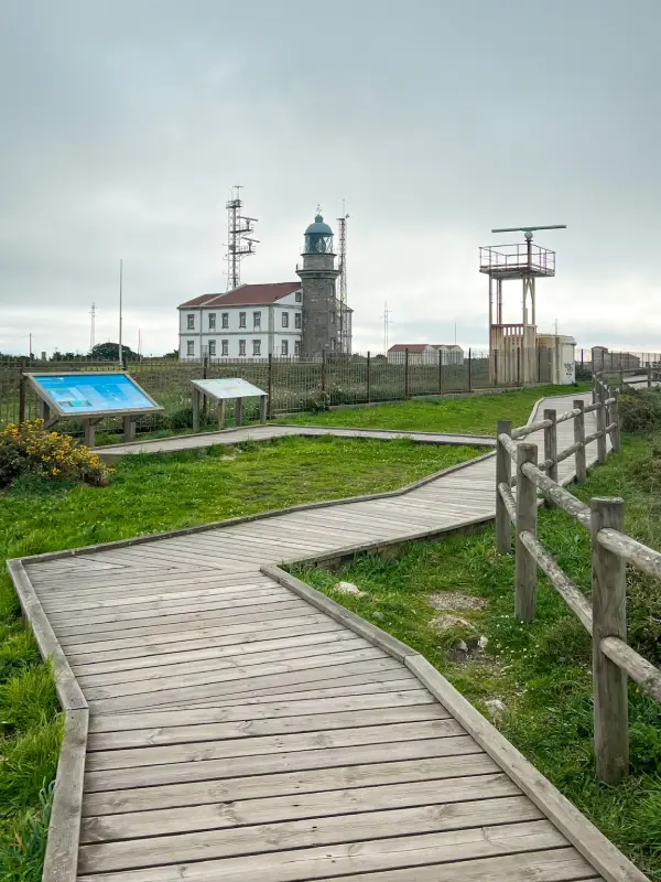 Imprescindibles-occidente-de-asturias-faro-cabo-penas