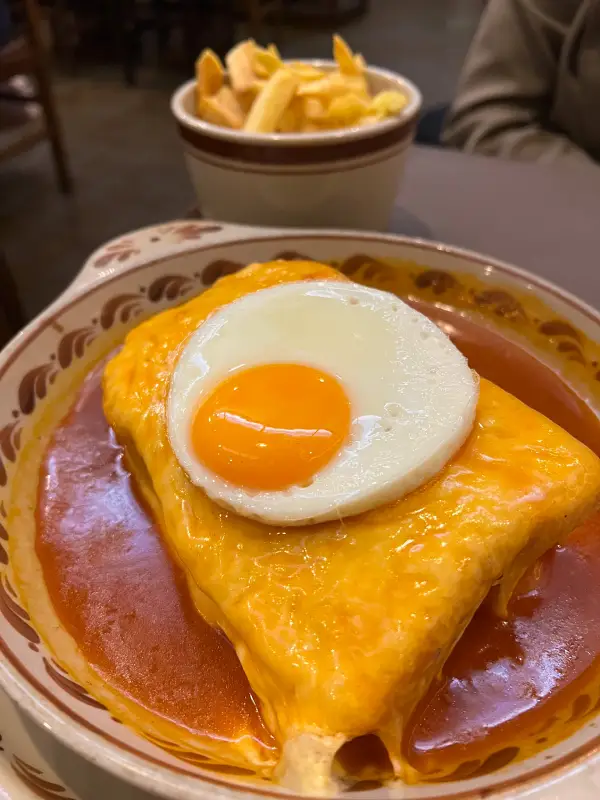 fin-de-semana-en-oporto-francesinha-comida-portuguesa fin-de-semana-en-oporto-francesinha-comida-portuguesa