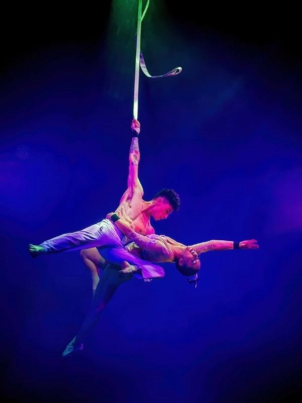 que-hacer-en-gijon-en-navidad-circo-navidad-gijon-duo-shima-2024