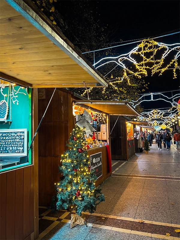 que-hacer-en-gijon-en-navidad-mercado-navidad-paseo-begona