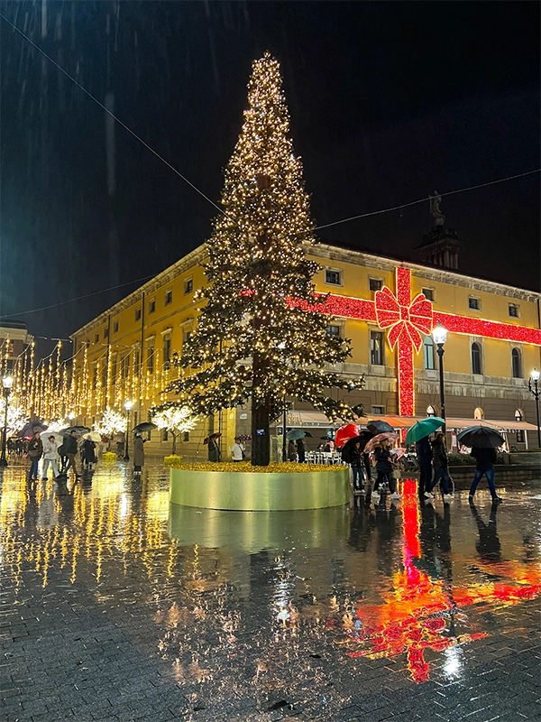 que-hacer-en-gijon-en-navidad-plaza-instituto-parchis