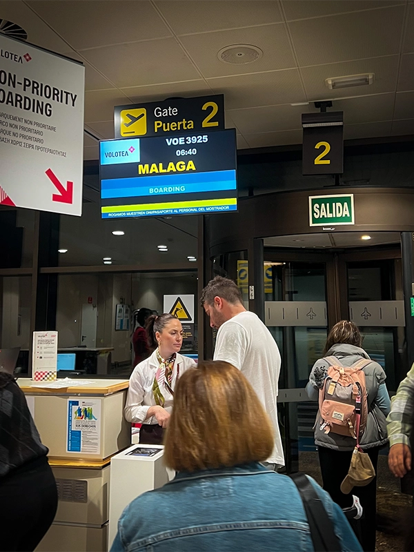 como-llegar-al-aeropuerto-de-asturias-puerta-embarque