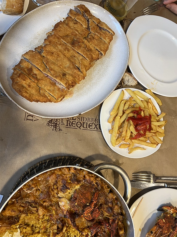 que-ver-y-hacer-en-gijon-guia-completa-el-requexu-cachopo que-ver-y-hacer-en-gijon-guia-completa-el-requexu-cachopo