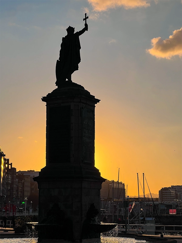 que-ver-y-hacer-en-gijon-guia-completa-estatua-don-pelayo que-ver-y-hacer-en-gijon-guia-completa-estatua-don-pelayo