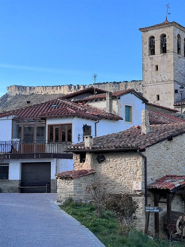 pueblos-mas-bonitos-del-norte-de-burgos-puentedey-iglesia-san-pelayo Ruta por los pueblos más bonitos del norte de Burgos en coche 9
