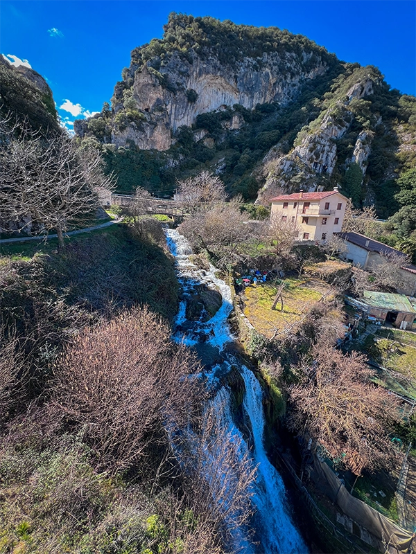 pueblos-mas-bonitos-del-norte-de-burgos-tobera-paseo-molinar-cascadas Ruta por los pueblos más bonitos del norte de Burgos en coche 6
