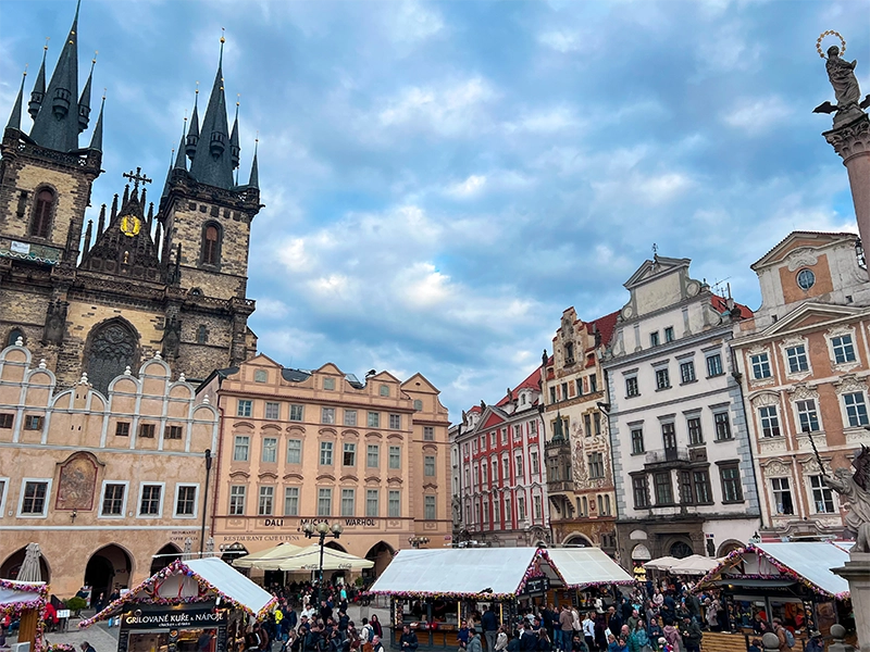 Qué ver y hacer en Praga: 40 planes, rincones y experiencias que hacen único el viaje 1 que-ver-y-hacer-en-praga-40-planes-ciudad-vieja-portada