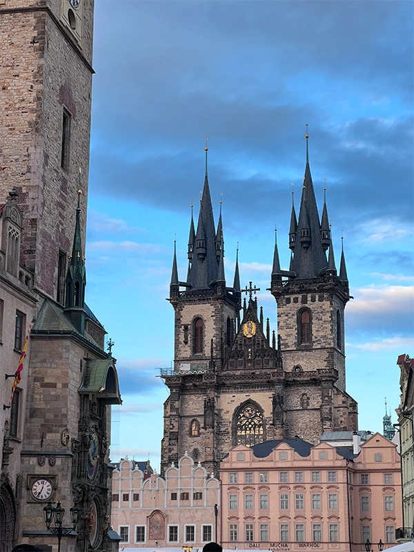 que-ver-y-hacer-en-praga-40-planes-ciudad-vieja-reloj-plaza