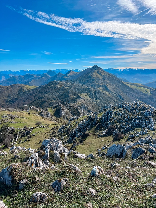 techo-de-bimenes-y-nava-ruta-a-penamayor-cresta-sierra