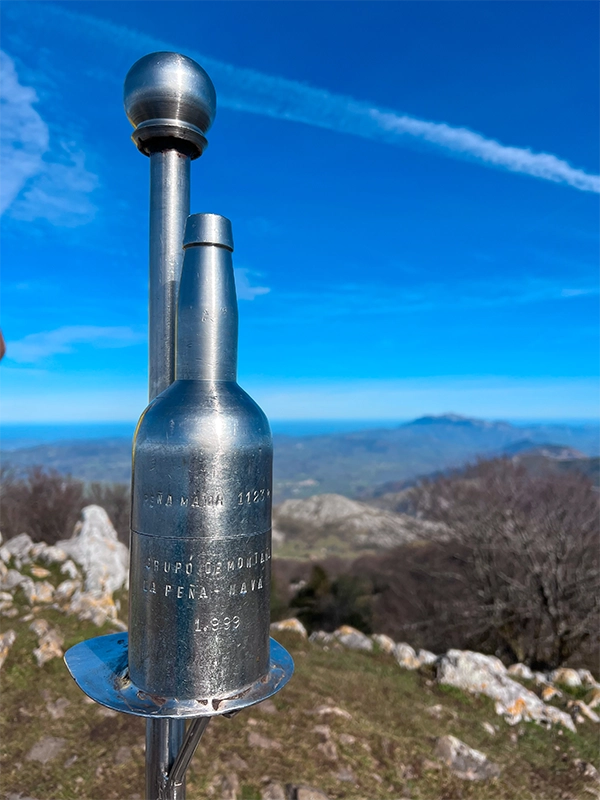 techo-de-bimenes-y-nava-ruta-a-penamayor-hito-botella-sidra