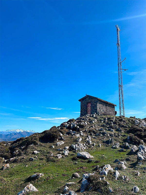 Techo de Bimenes y Nava: ruta a Peñamayor y Pico Trigueiro desde Albergue Fayacaba 1