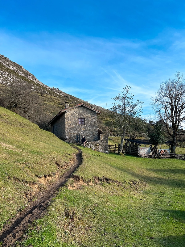 techo-de-bimenes-y-nava-ruta-a-penamayor-sendero