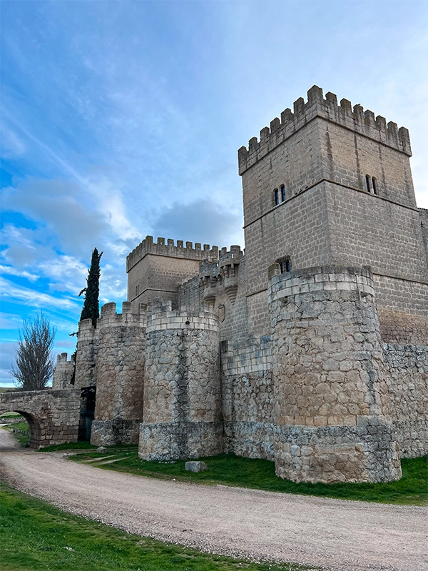castillos-de-palencia-castillo-de-ampudia-puente-foso castillos-de-palencia-castillo-de-ampudia-puente-foso