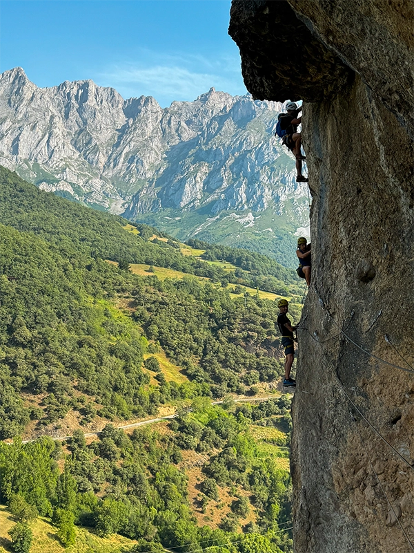 que-ver-y-hacer-en-potes-actividades-via-ferrata-camaleno-picos-europa que-ver-y-hacer-en-potes-actividades-via-ferrata-camaleno-picos-europa