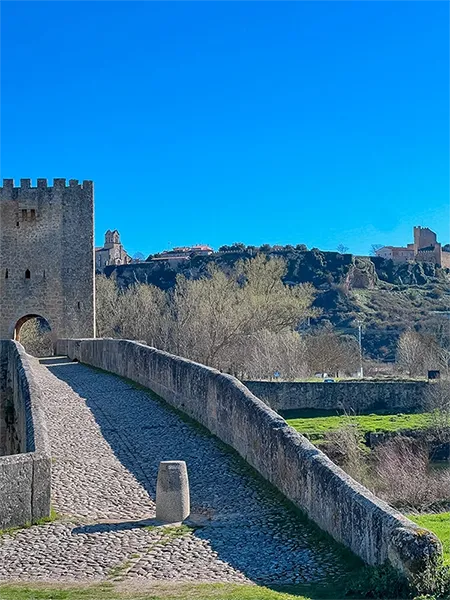 pueblos-mas-bonitos-del-norte-de-burgos-frias-puente-medieval