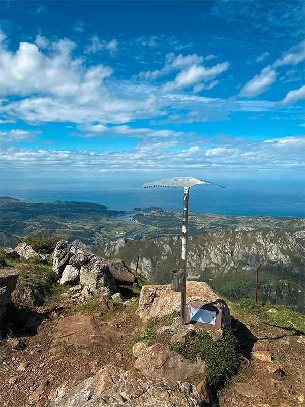 ruta-al-techo-de-ribadesella-pico-mofrechu-hito